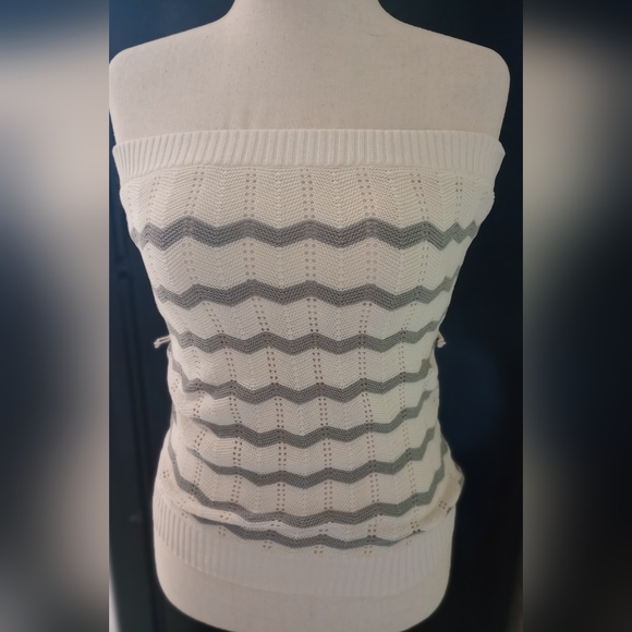 Guess Off-the-Shoulder White and Gray Sweater - Picture 3 of 7